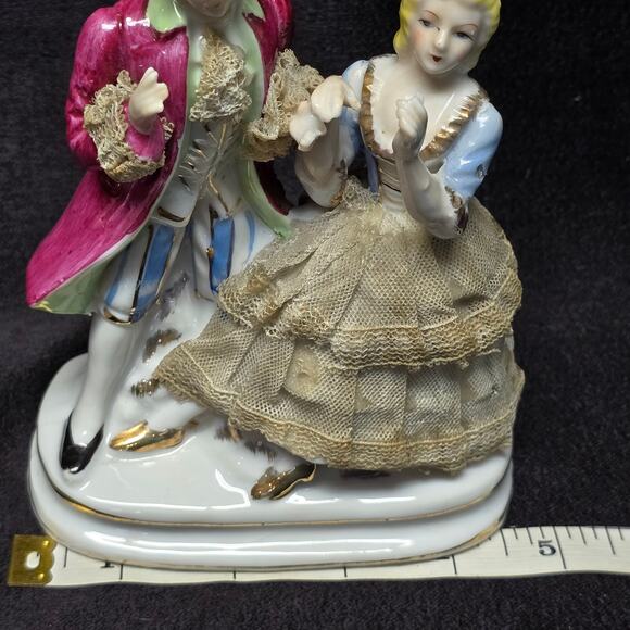 Porcelain Victorian Colonial Couple Courting Man & Women Lace Dress Figurines - Picture 6 of 10